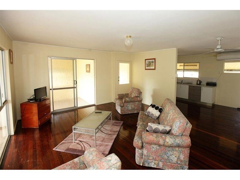 9a Bruce Highway, Chatsworth QLD 4570