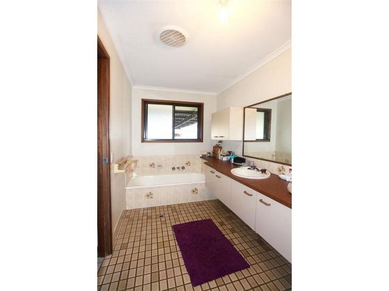 9a Bruce Highway, Chatsworth QLD 4570