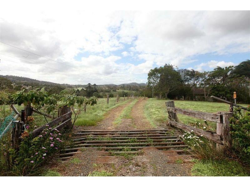 9a Bruce Highway, Chatsworth QLD 4570