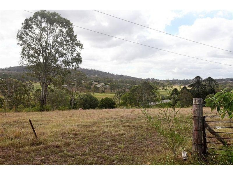 9a Bruce Highway, Chatsworth QLD 4570