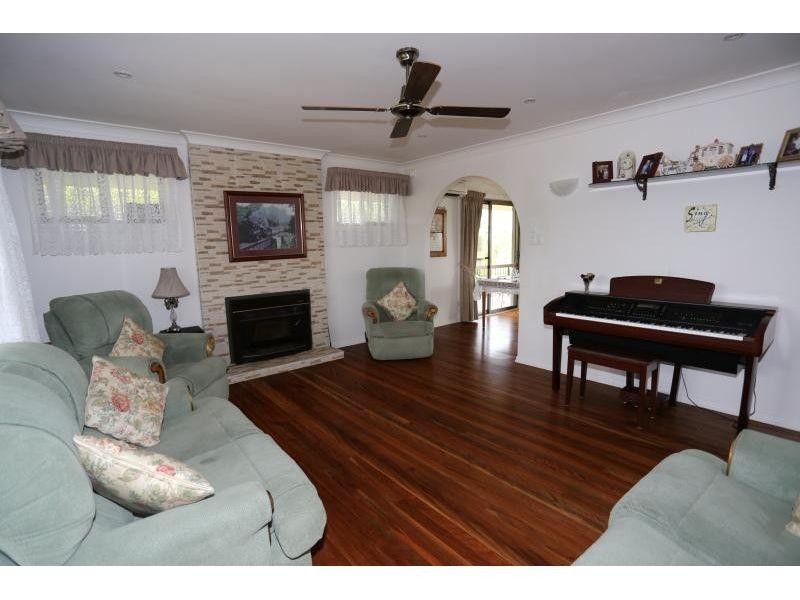 9 Sorensen Road, Southside QLD 4570