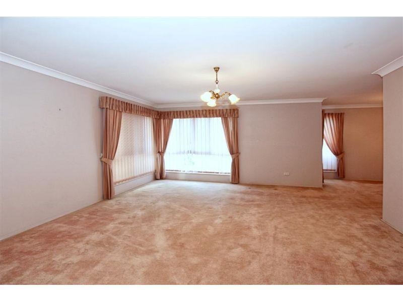 12 Crystal Court, Southside QLD 4570