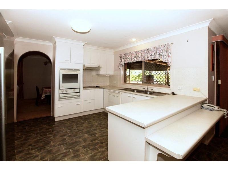 12 Crystal Court, Southside QLD 4570