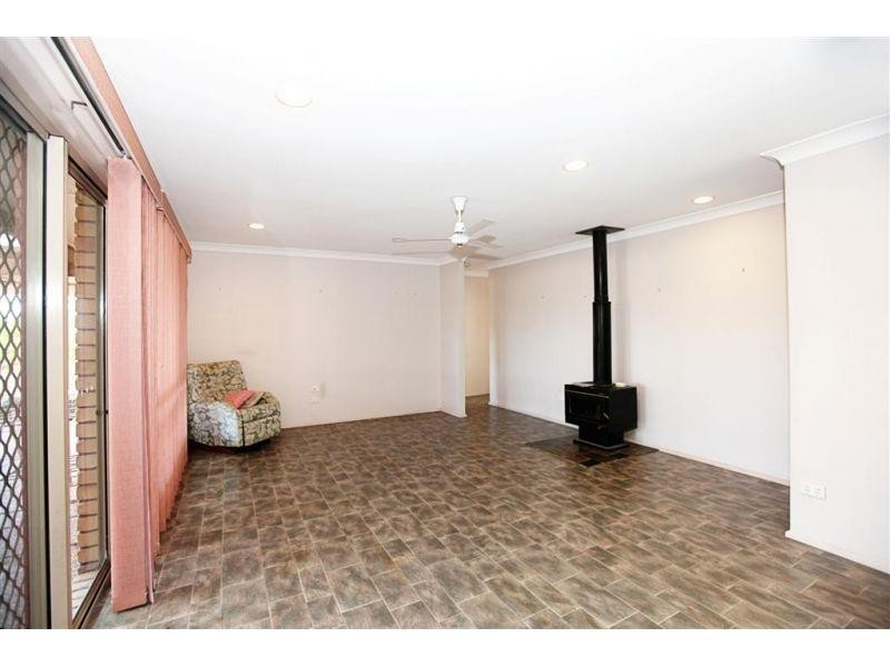 12 Crystal Court, Southside QLD 4570