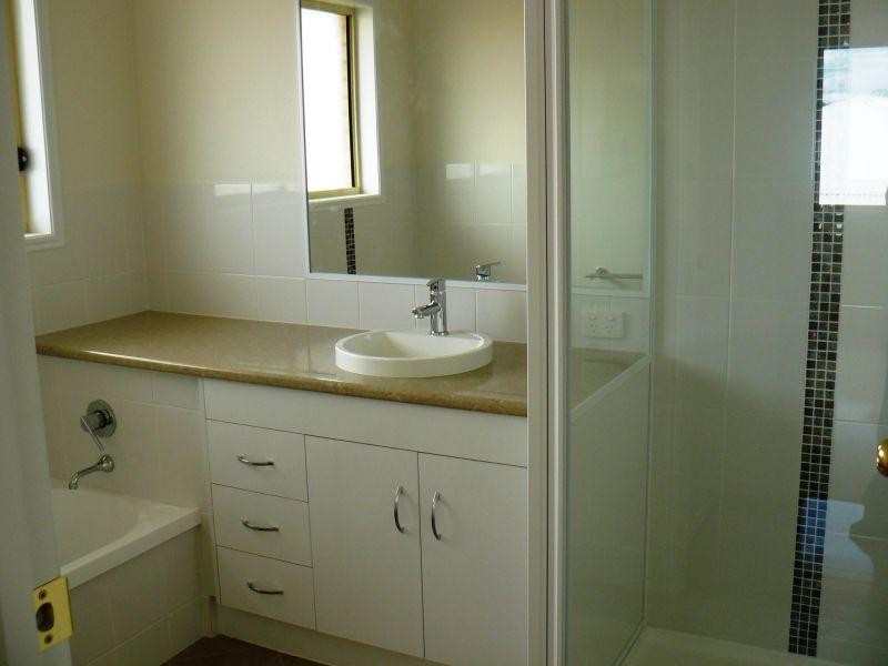 10 Managers Ct, Jones Hill QLD 4570