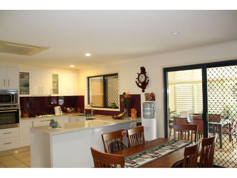 7 Elms Court, Southside QLD 4570