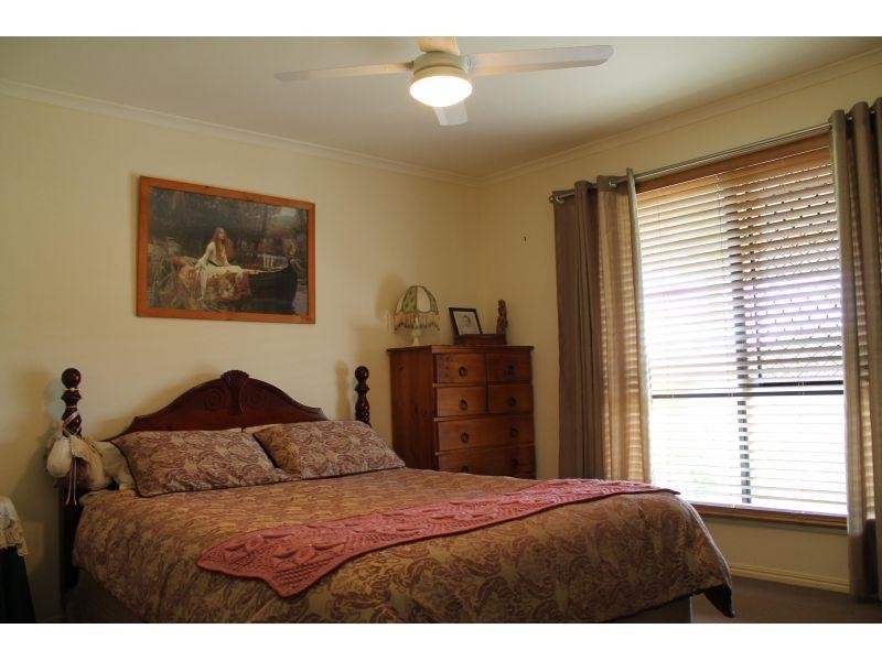 7 Elms Court, Southside QLD 4570