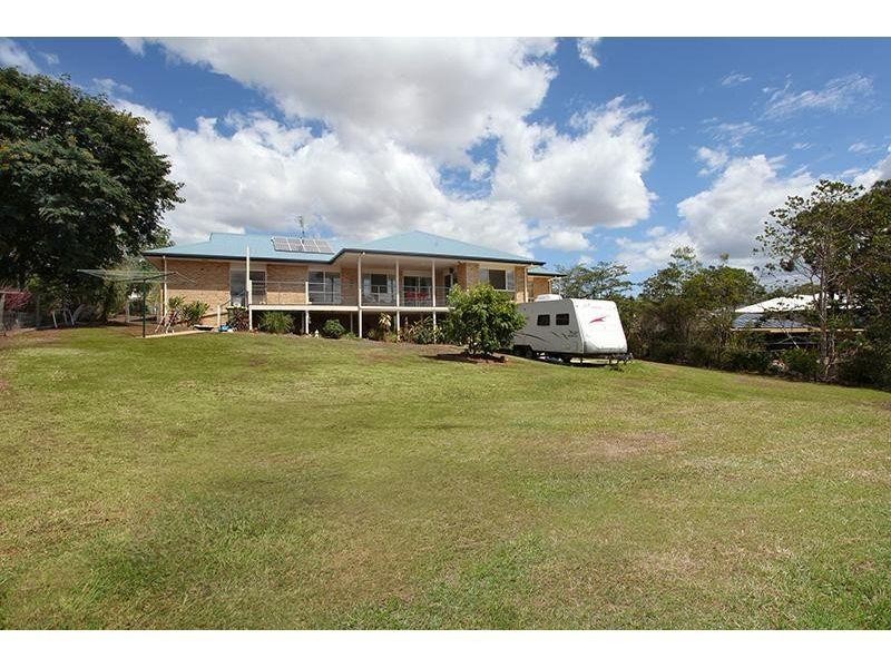 8  Deakin Court, Southside QLD 4570