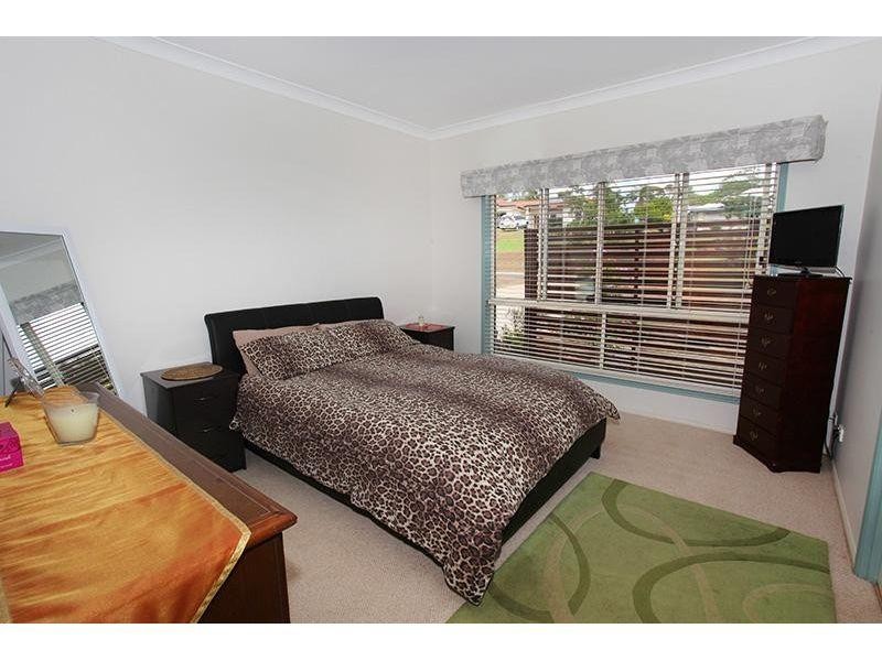 8  Deakin Court, Southside QLD 4570