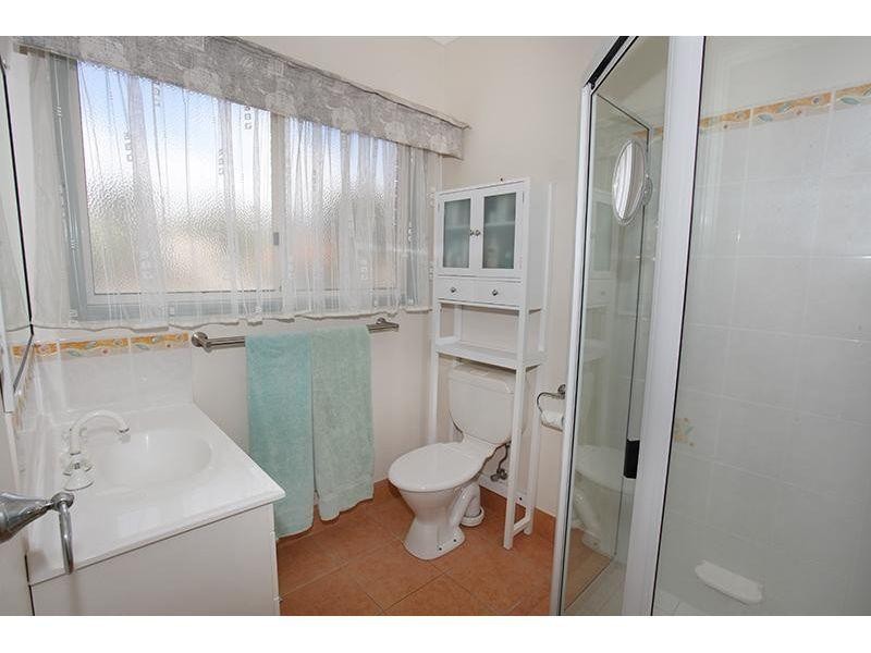 8  Deakin Court, Southside QLD 4570