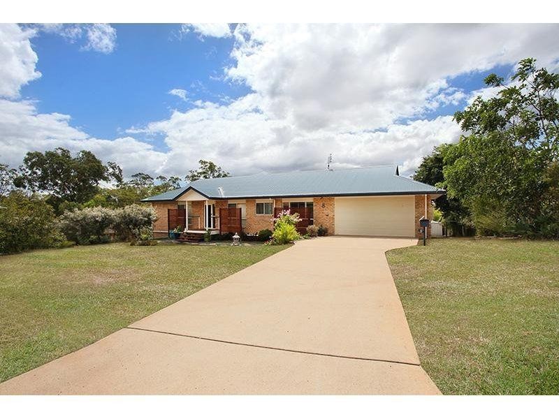 8  Deakin Court, Southside QLD 4570