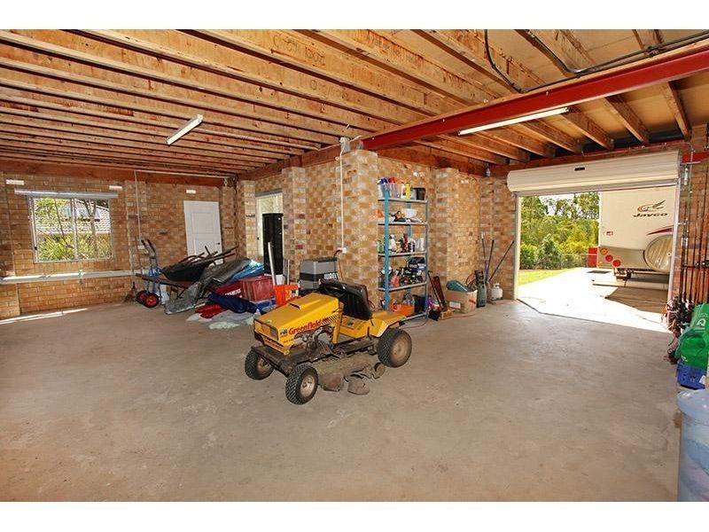 8  Deakin Court, Southside QLD 4570