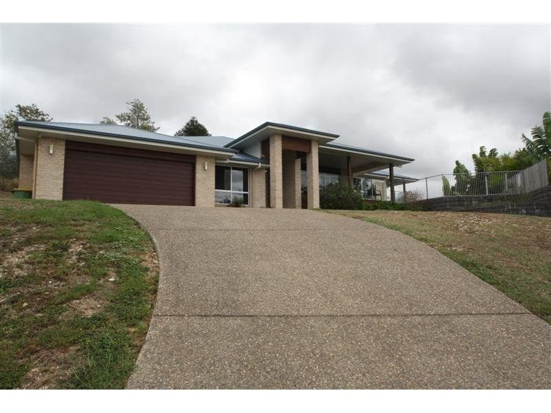 8 Oxley Court, Southside QLD 4570