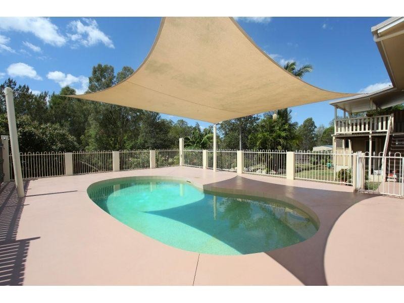 42 Emerald Drive, Southside QLD 4570