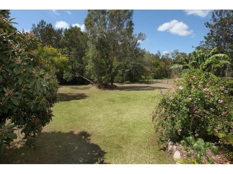 42 Emerald Drive, Southside QLD 4570
