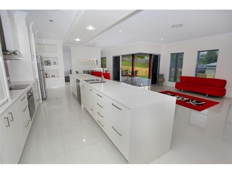 5 Gardenia Court, Southside QLD 4570