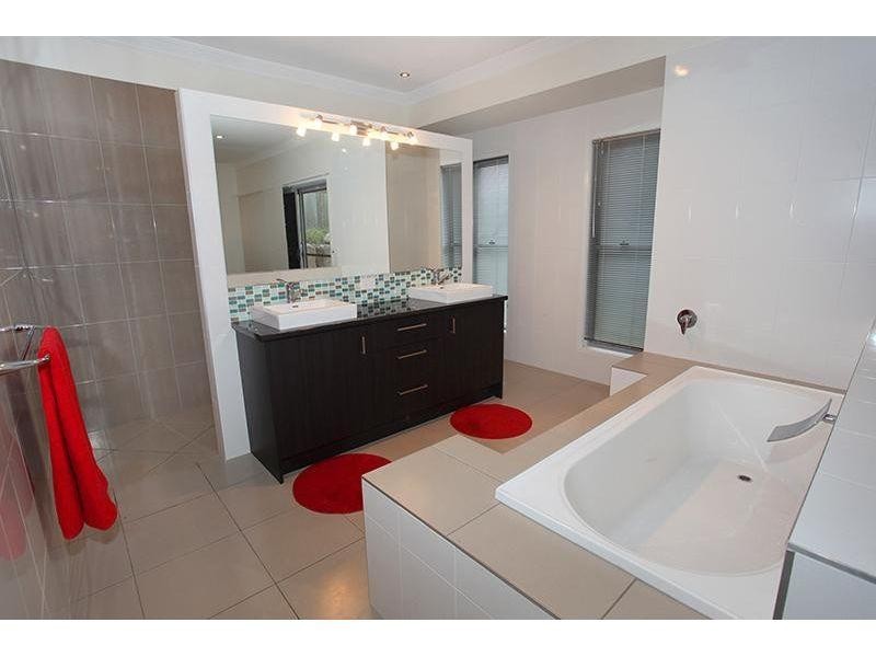 5 Gardenia Court, Southside QLD 4570