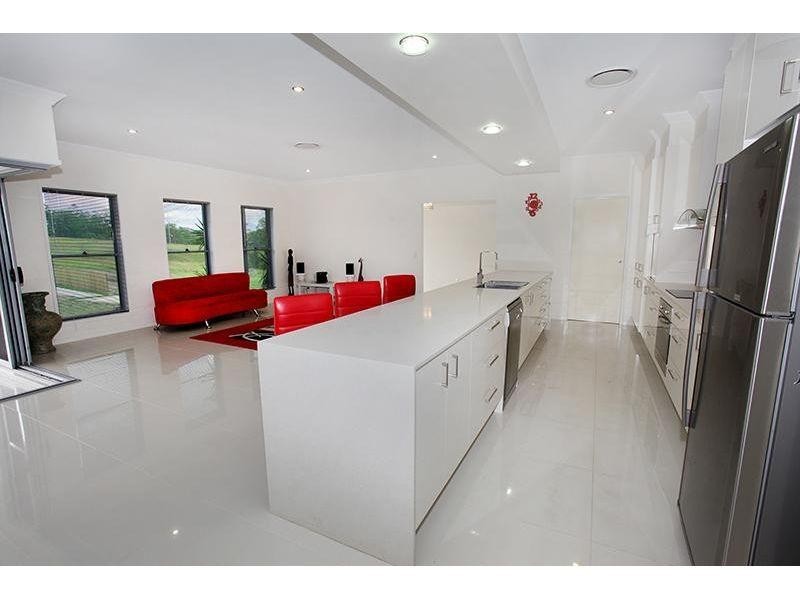 5 Gardenia Court, Southside QLD 4570