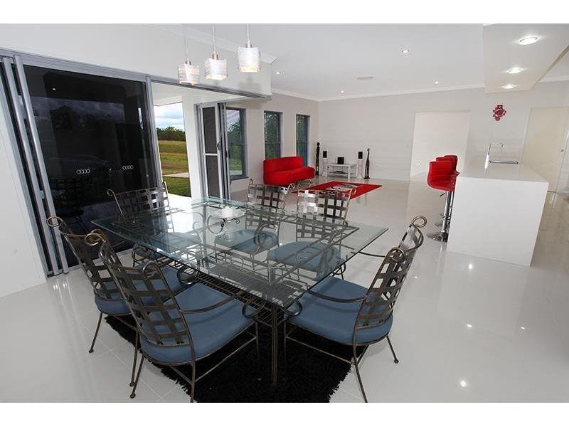 5 Gardenia Court, Southside QLD 4570