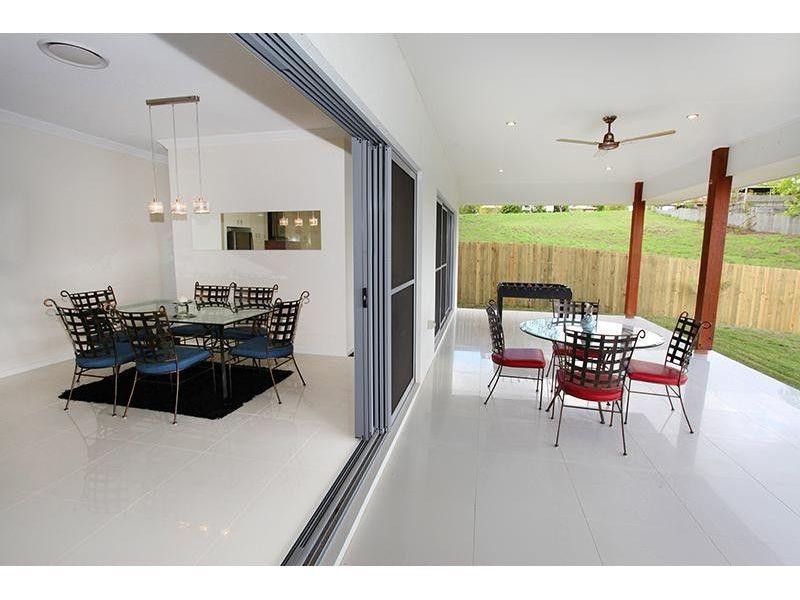 5 Gardenia Court, Southside QLD 4570