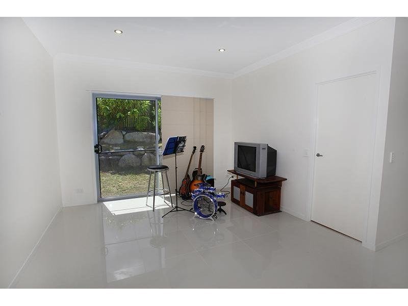 5 Gardenia Court, Southside QLD 4570