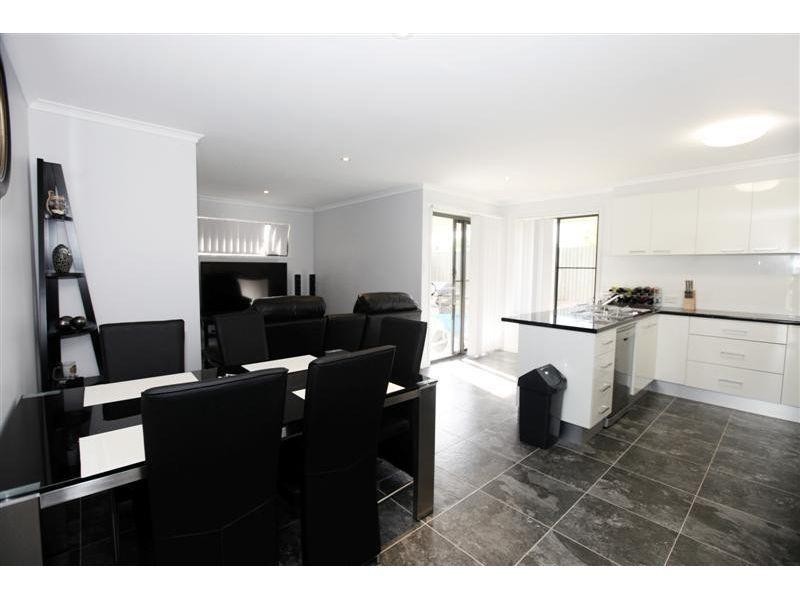 Unit 1/8 Riverview Court, Monkland QLD 4570