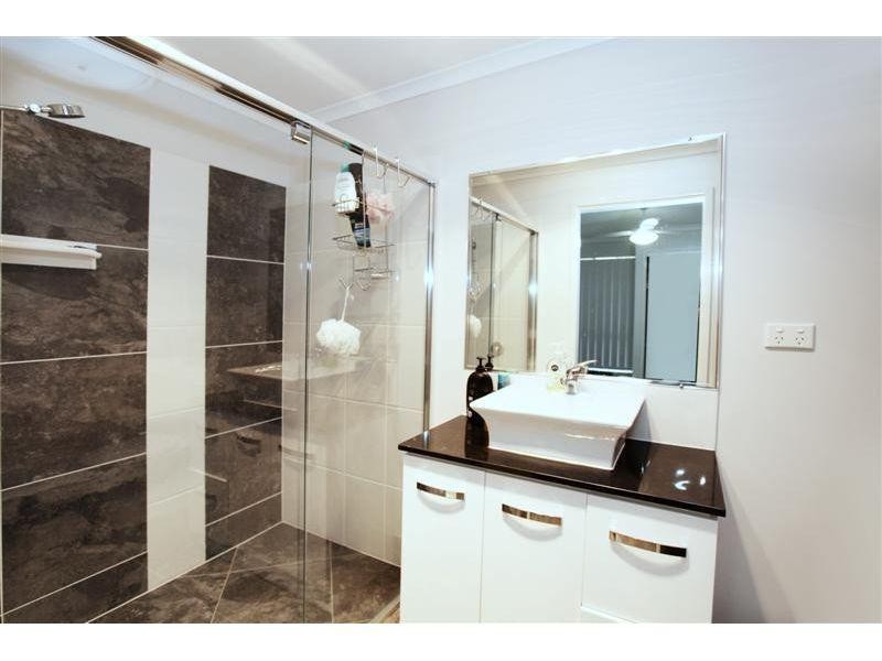 Unit 1/8 Riverview Court, Monkland QLD 4570