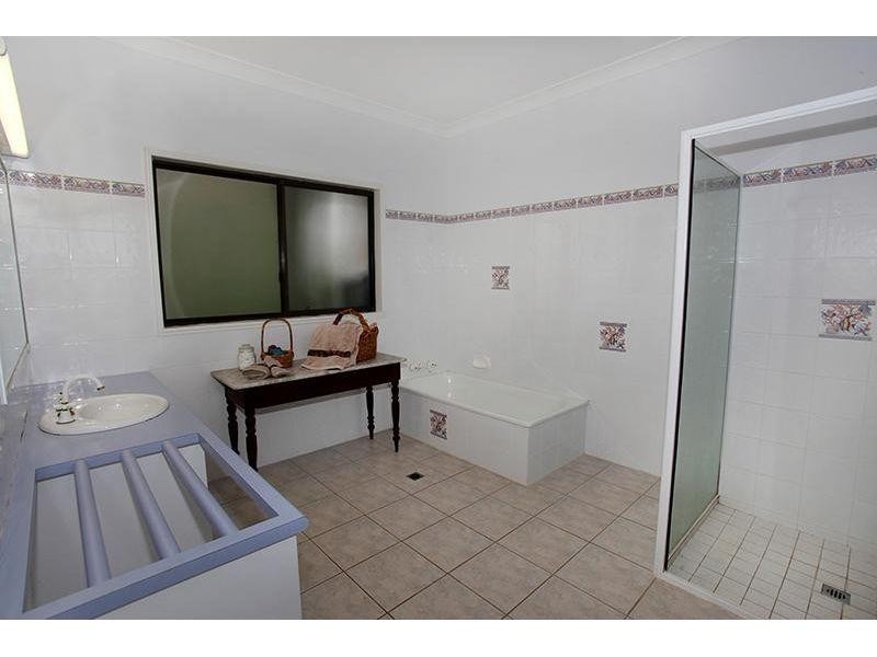 5 Oxford Court, Southside QLD 4570