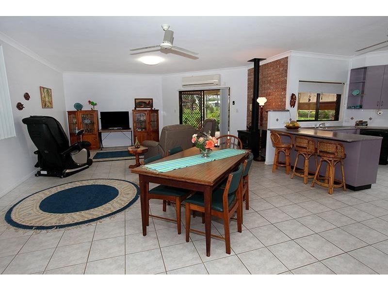 5 Oxford Court, Southside QLD 4570