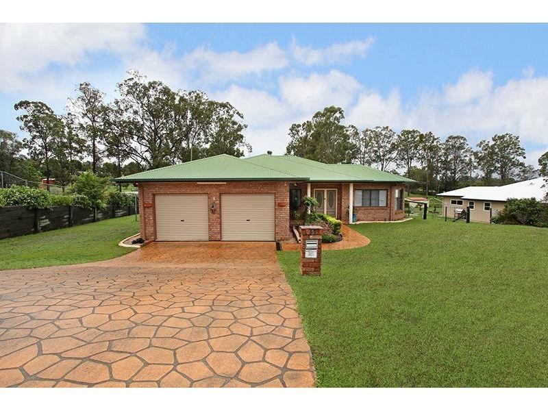 5 Oxford Court, Southside QLD 4570