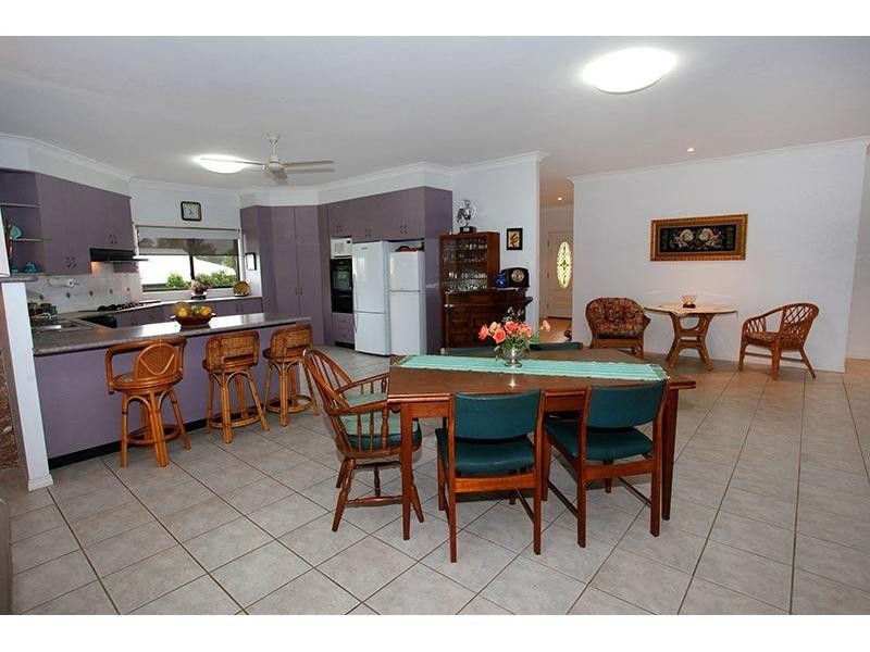 5 Oxford Court, Southside QLD 4570