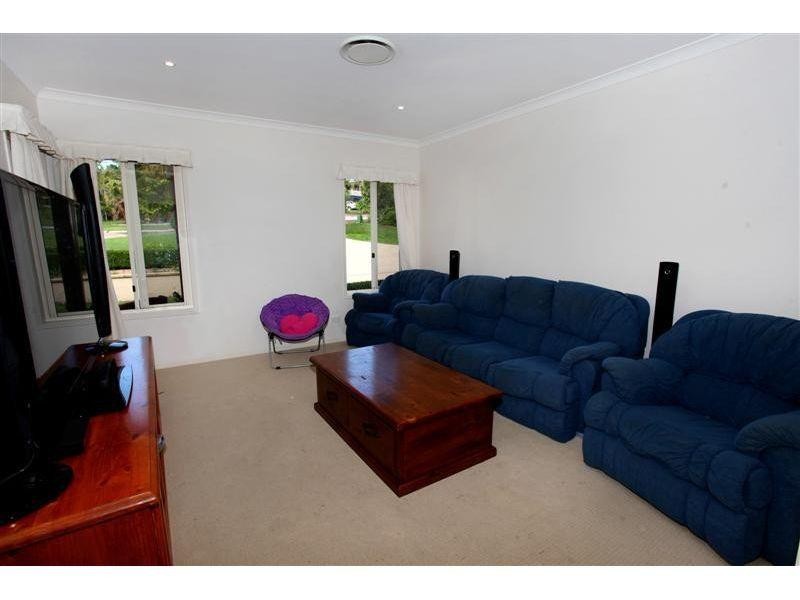 11 Topaz Court, Southside QLD 4570