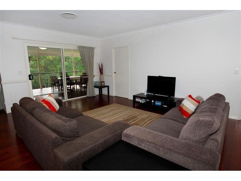 11 Topaz Court, Southside QLD 4570