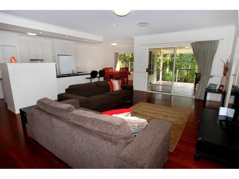 11 Topaz Court, Southside QLD 4570