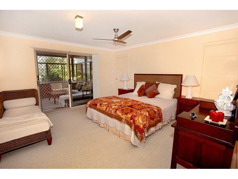 7 Suncrest Court, Southside QLD 4570