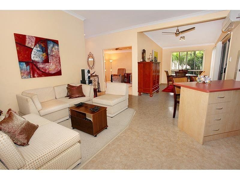 7 Suncrest Court, Southside QLD 4570