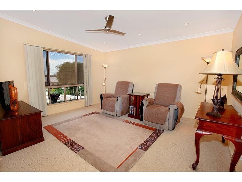 7 Suncrest Court, Southside QLD 4570