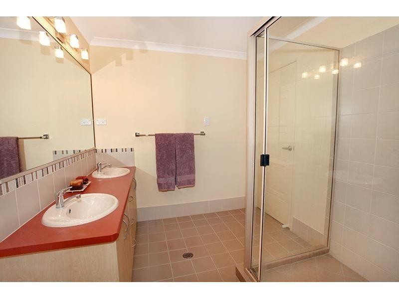 7 Suncrest Court, Southside QLD 4570