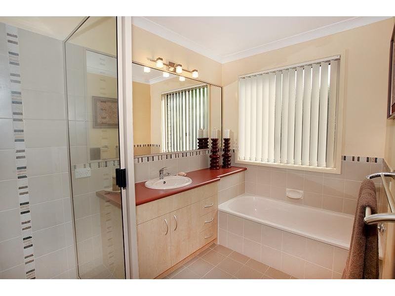 7 Suncrest Court, Southside QLD 4570