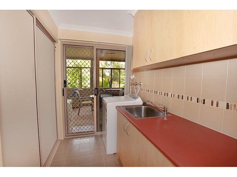 7 Suncrest Court, Southside QLD 4570