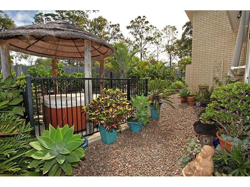 7 Suncrest Court, Southside QLD 4570