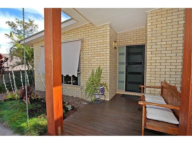 7 Suncrest Court, Southside QLD 4570