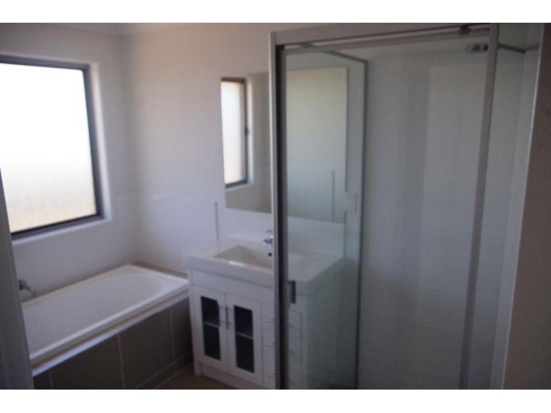 14 Principal Place, Jones Hill QLD 4570