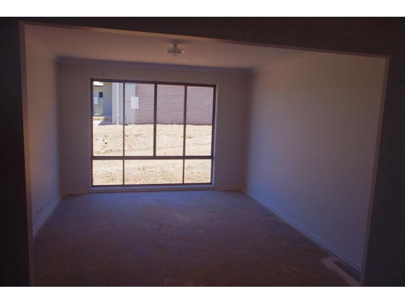 14 Principal Place, Jones Hill QLD 4570