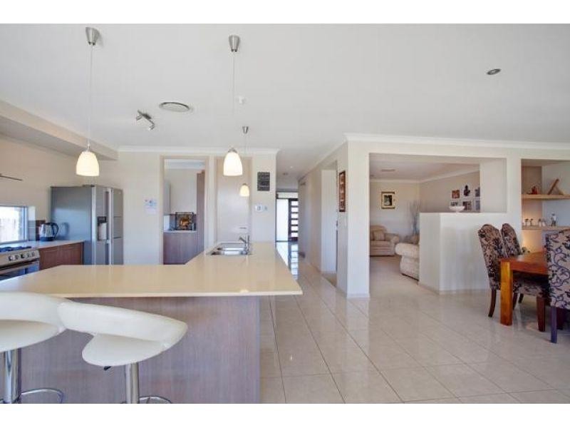 83  Gympie View Drive, Southside QLD 4570