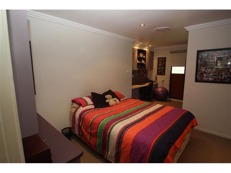 9 Koala Court, Southside QLD 4570