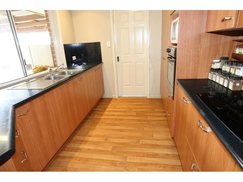 11 Oxford Ct, Southside QLD 4570