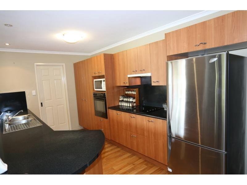 11 Oxford Ct, Southside QLD 4570