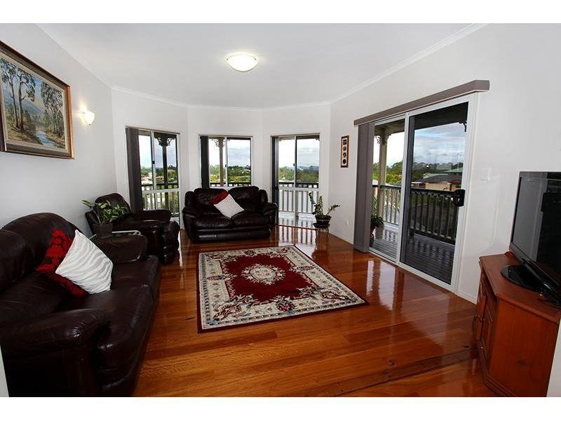 3 Oxley Court, Southside QLD 4570