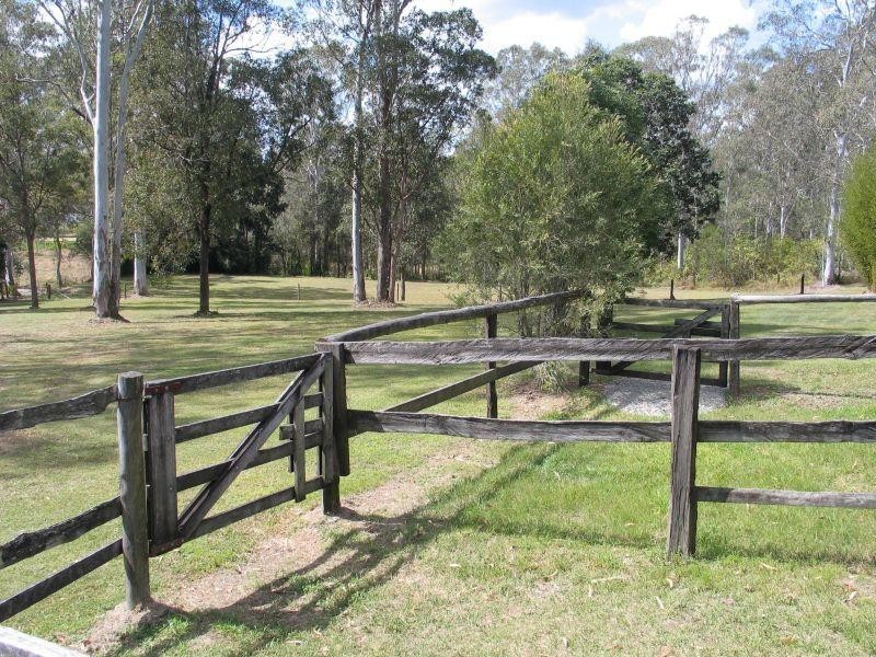 4 Cameron road, Southside QLD 4570